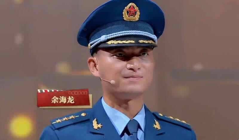 图为空降兵某部"黄继光连"指导员余海龙.